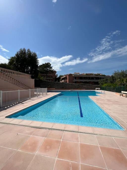 Appartement Avec Jardin Au Coeur De Saint-Tropez. Luaran gambar